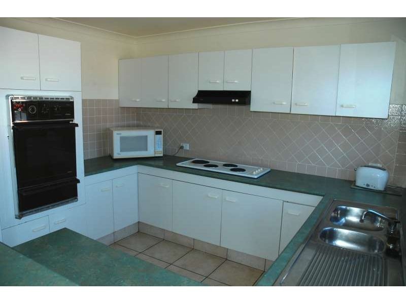 2/17 Kelly Avenue, Miami QLD 4220