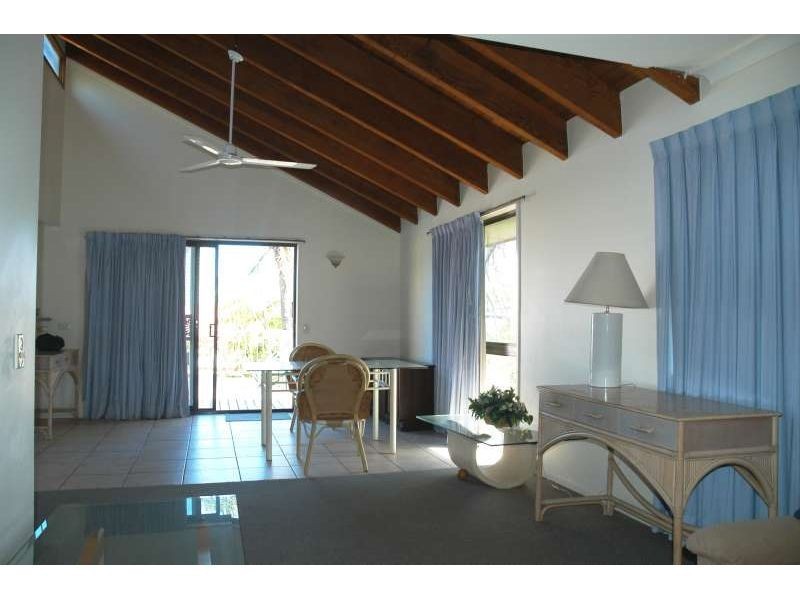 2/17 Kelly Avenue, Miami QLD 4220