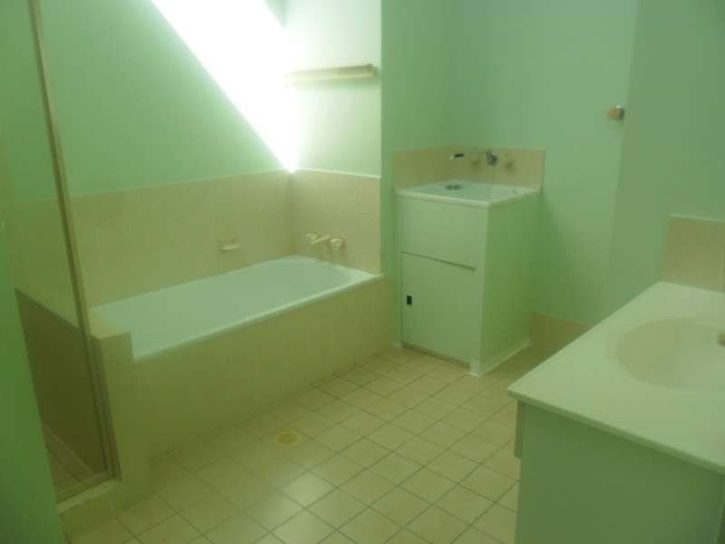 6, 71 Olsen Avenue, Labrador QLD 4215