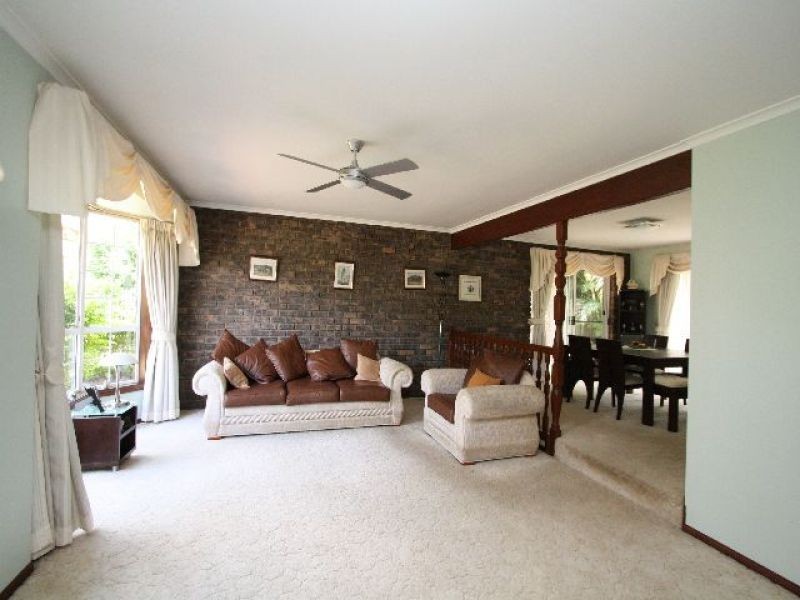 6 Rolls Court, Carindale QLD 4152