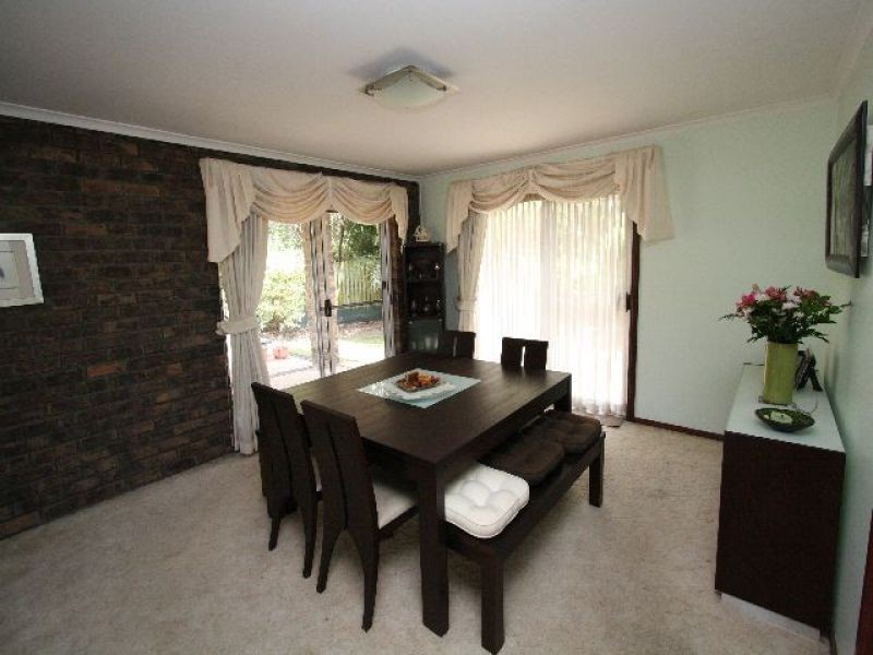 6 Rolls Court, Carindale QLD 4152