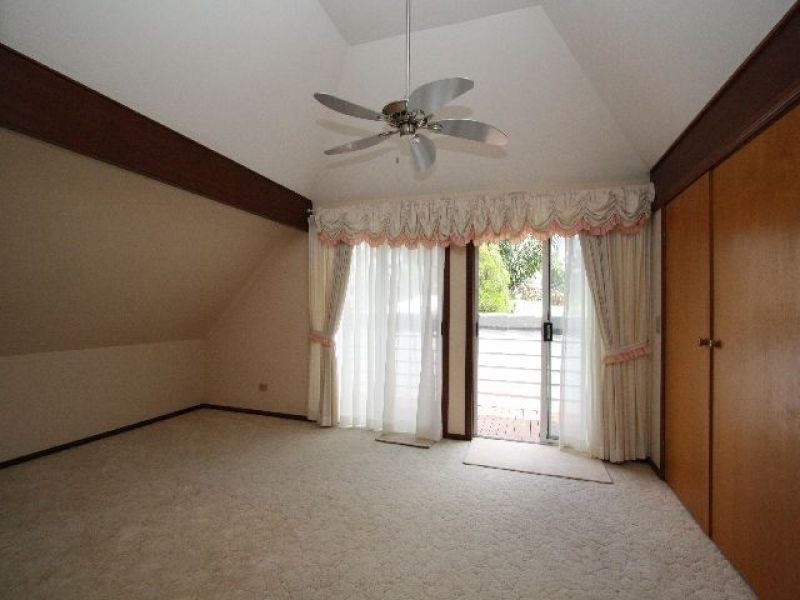 6 Rolls Court, Carindale QLD 4152