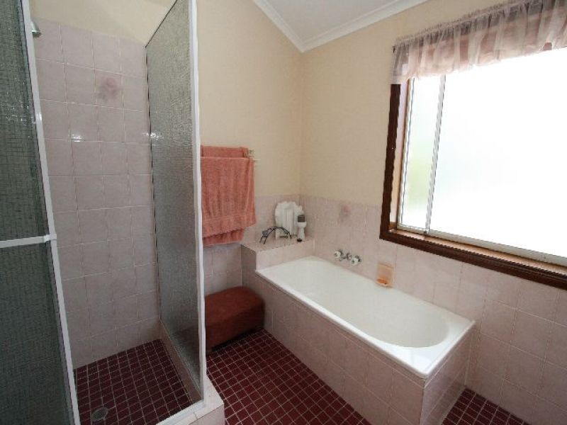 6 Rolls Court, Carindale QLD 4152