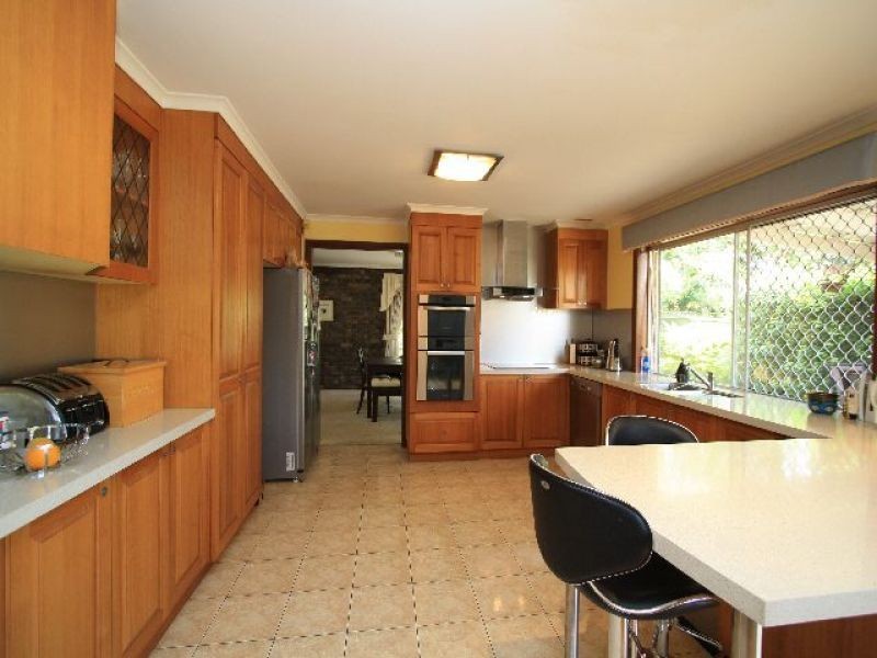 6 Rolls Court, Carindale QLD 4152