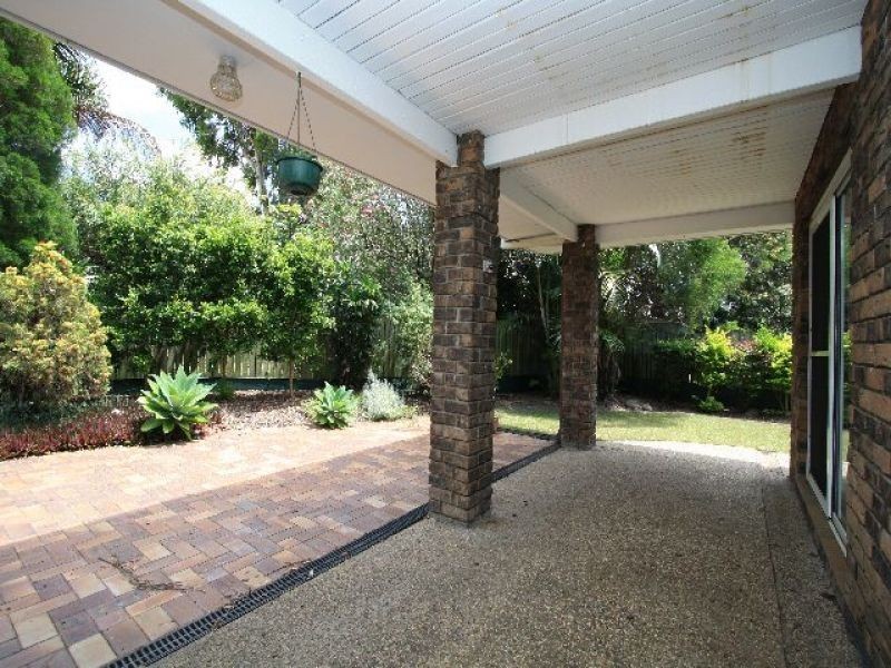 6 Rolls Court, Carindale QLD 4152