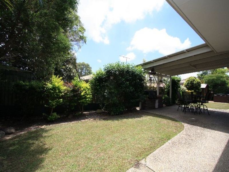 6 Rolls Court, Carindale QLD 4152