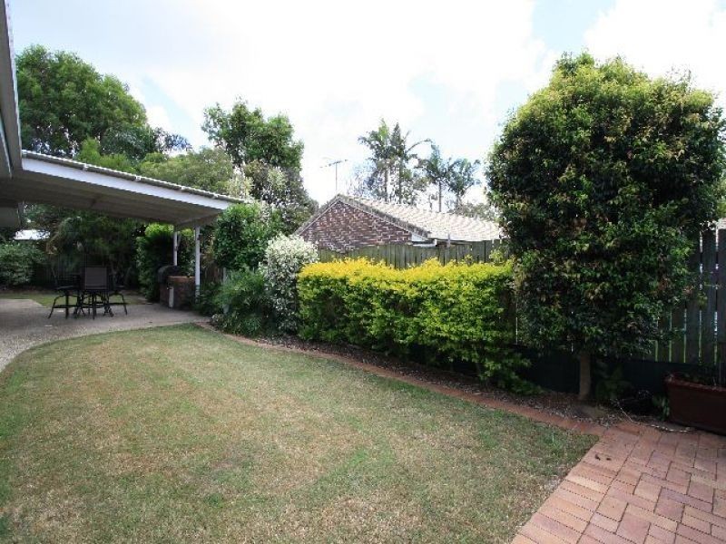 6 Rolls Court, Carindale QLD 4152