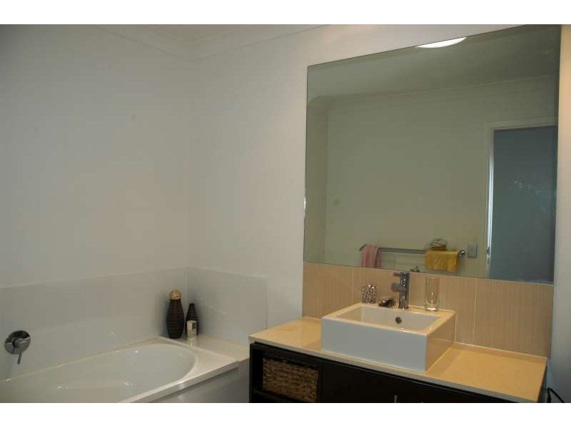 22 Lillie Street, Burleigh Waters QLD 4220
