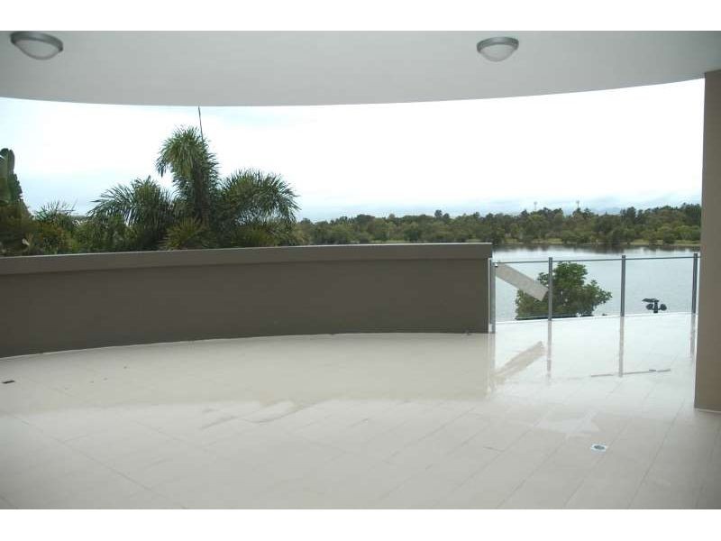 4/3046 Quay South Drive, Carrara QLD 4211