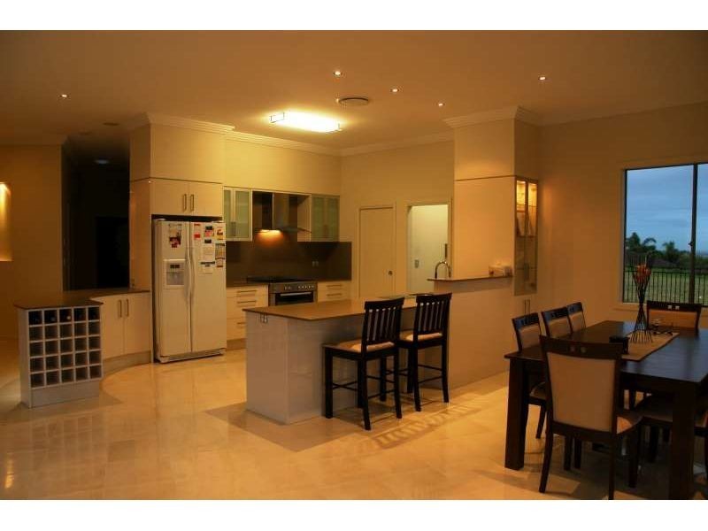 20 Zennith Crescent, Pacific Pines QLD 4211