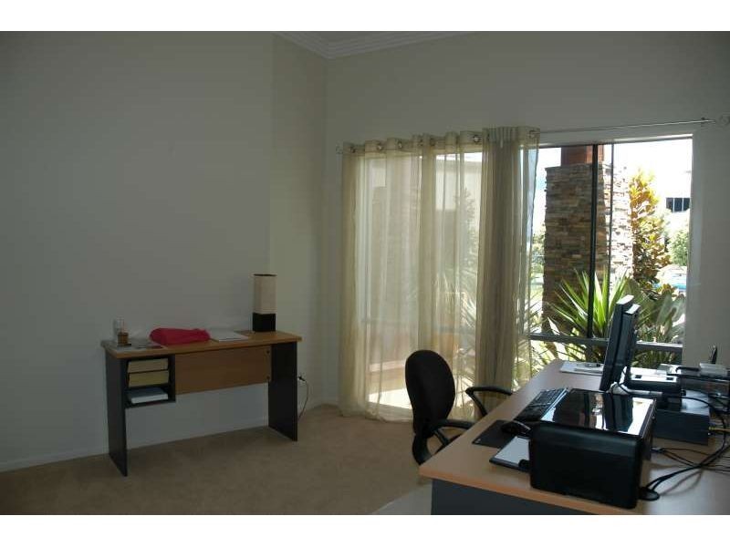 20 Zennith Crescent, Pacific Pines QLD 4211