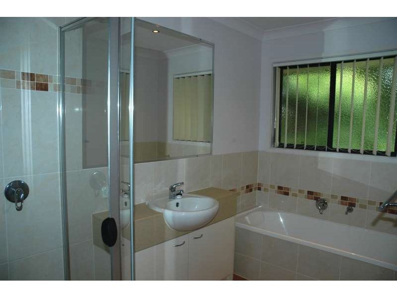 2/18 Freeda Street, Ashmore QLD 4214