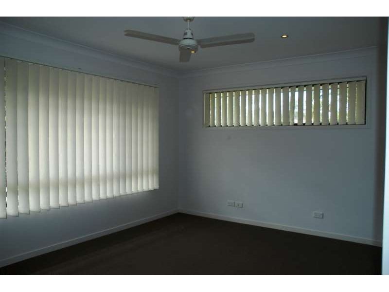 2/18 Freeda Street, Ashmore QLD 4214