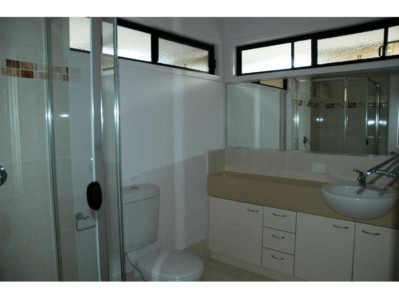 2/18 Freeda Street, Ashmore QLD 4214