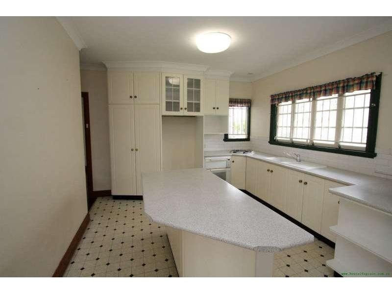 10 Parooba Street, Camp Hill QLD 4152