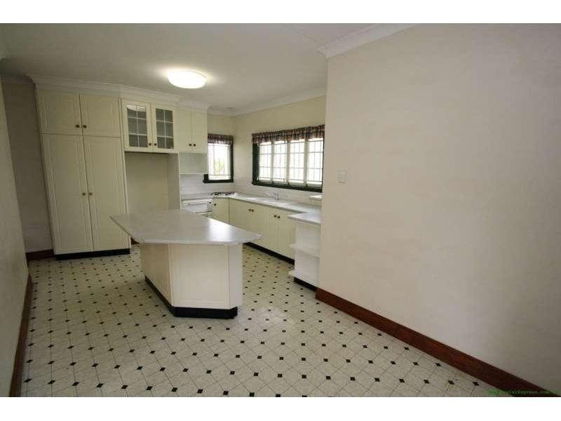 10 Parooba Street, Camp Hill QLD 4152