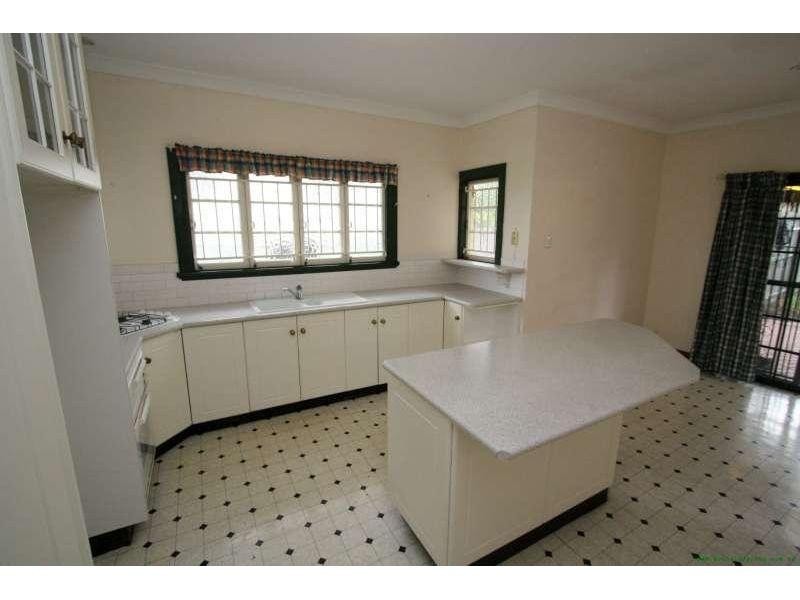 10 Parooba Street, Camp Hill QLD 4152