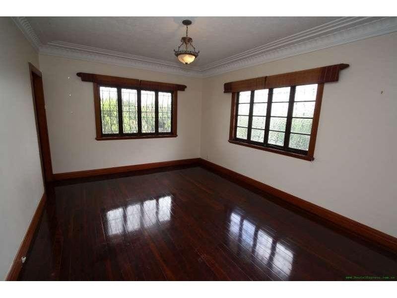 10 Parooba Street, Camp Hill QLD 4152