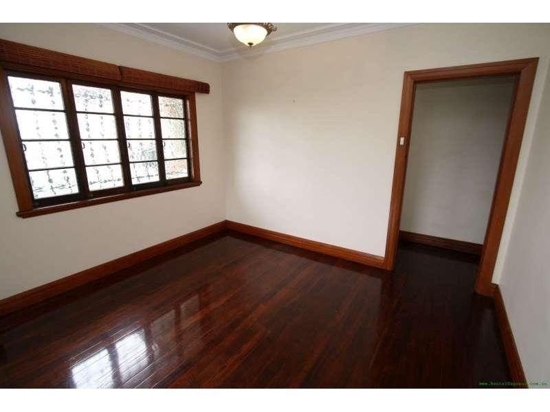 10 Parooba Street, Camp Hill QLD 4152