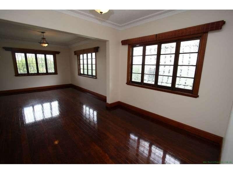 10 Parooba Street, Camp Hill QLD 4152