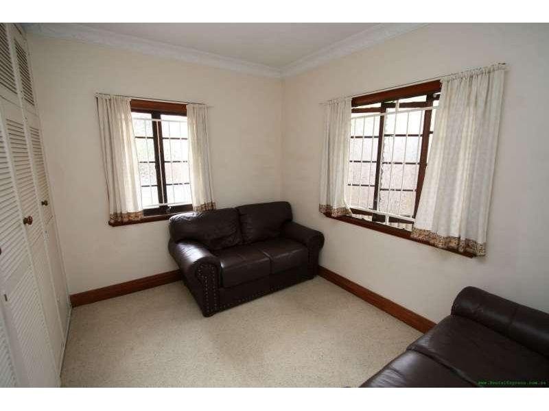 10 Parooba Street, Camp Hill QLD 4152