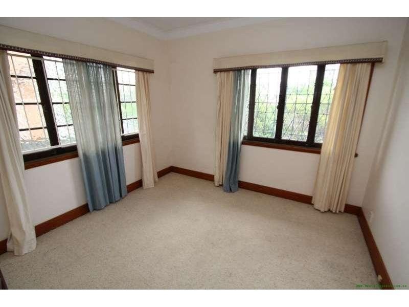 10 Parooba Street, Camp Hill QLD 4152