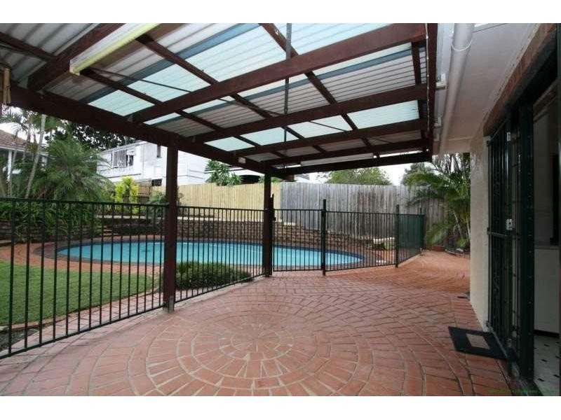 10 Parooba Street, Camp Hill QLD 4152