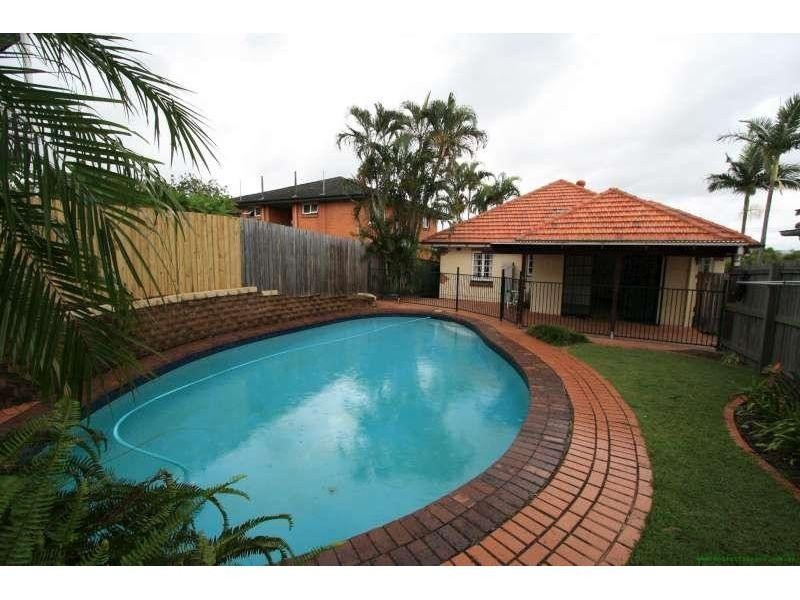 10 Parooba Street, Camp Hill QLD 4152