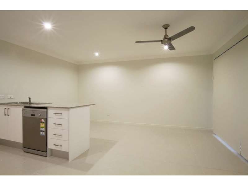 2, 7 Thistle Street, Upper Caboolture QLD 4510