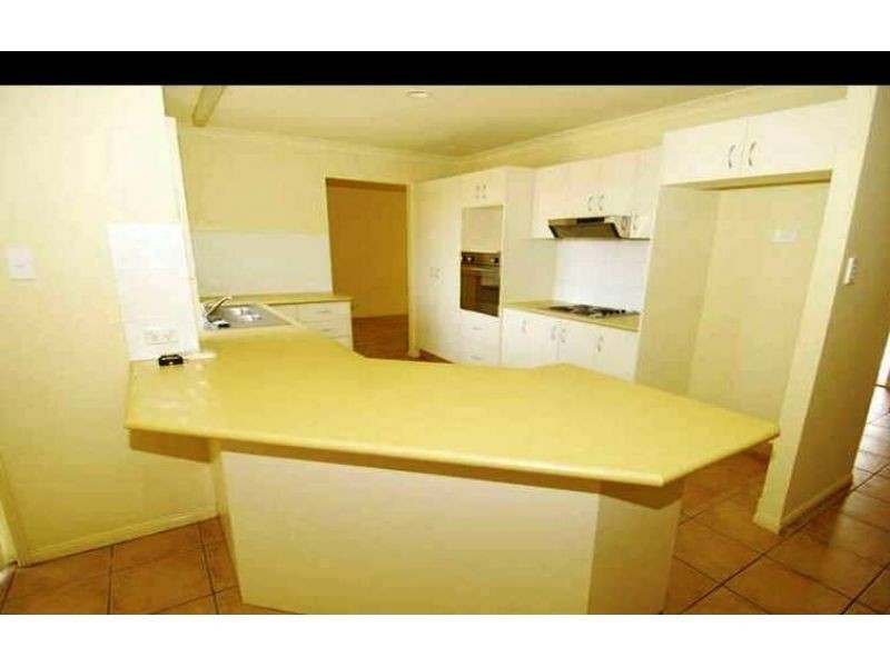 11 Kite Circuit, Arundel QLD 4214