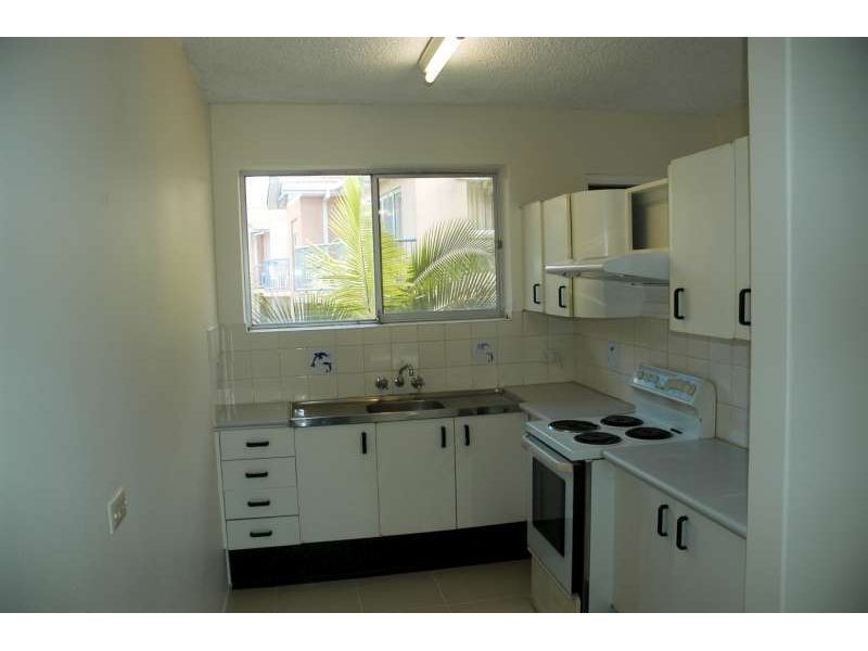 8, 224 Marine Parade, Labrador QLD 4215