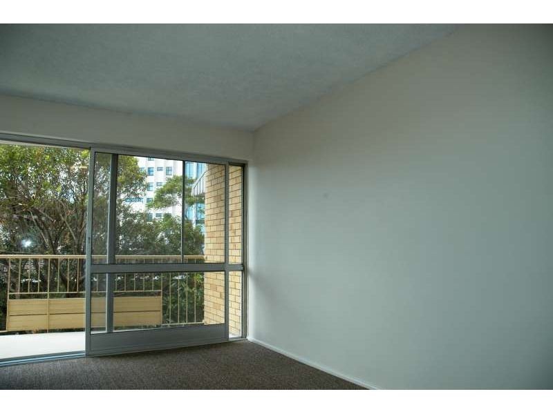 8, 224 Marine Parade, Labrador QLD 4215