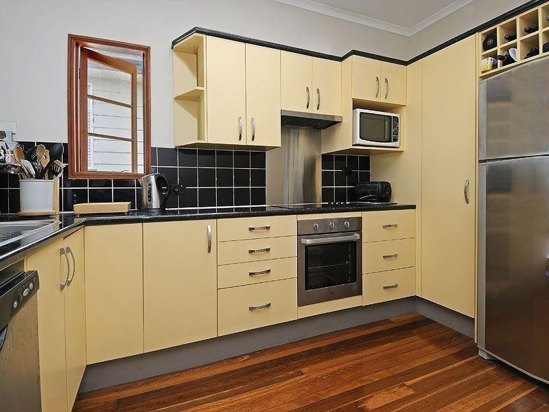 23 Nicholson St, Mitchelton QLD 4053