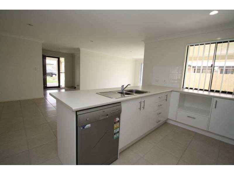 33 Fourth Avenue, Marsden QLD 4132