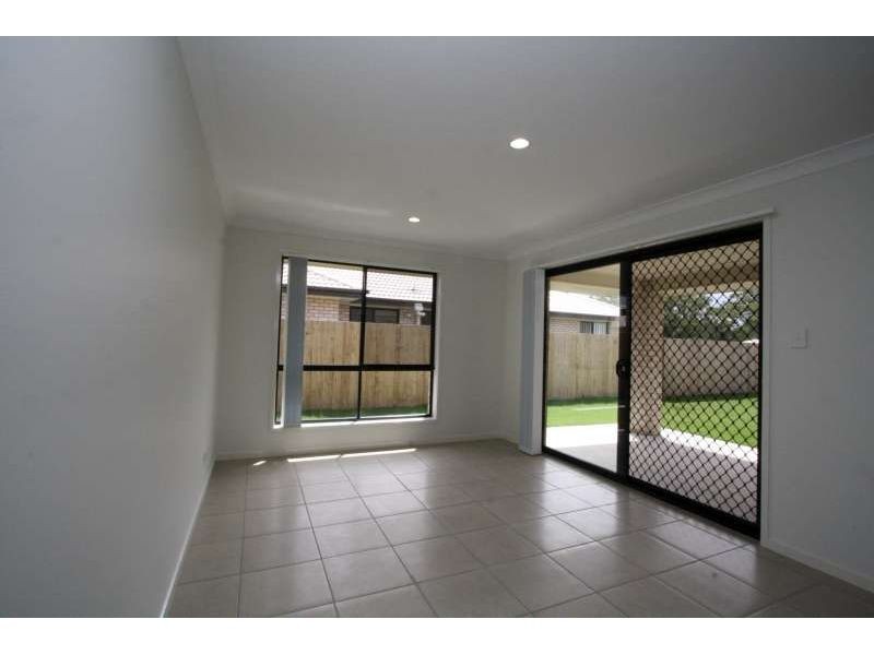 33 Fourth Avenue, Marsden QLD 4132