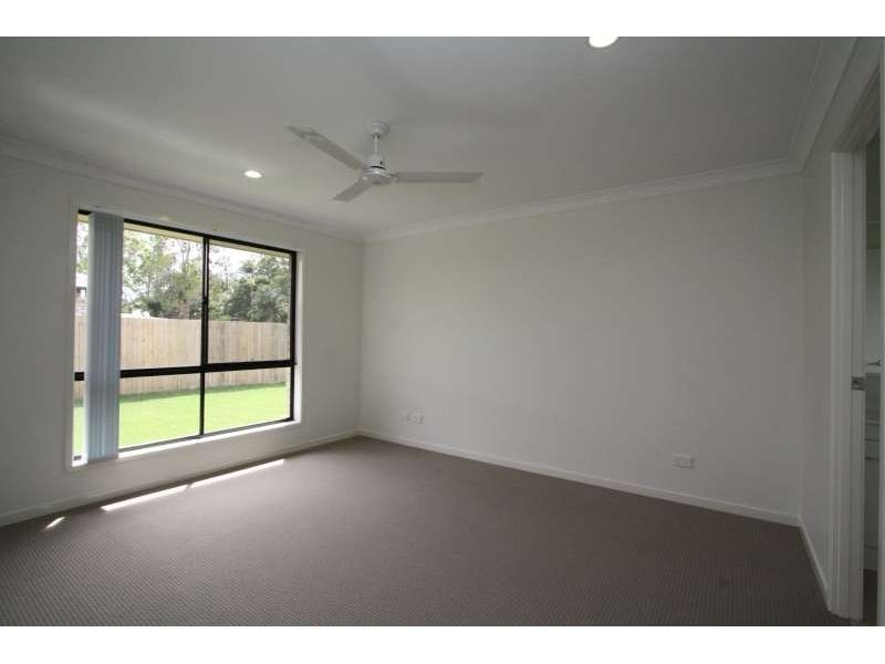 33 Fourth Avenue, Marsden QLD 4132