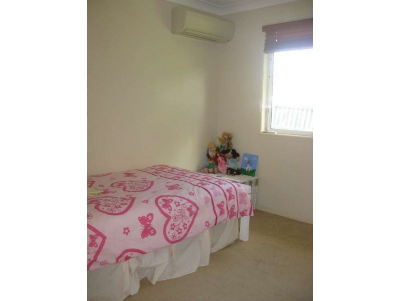 8 Macadam Court, Kallangur QLD 4503