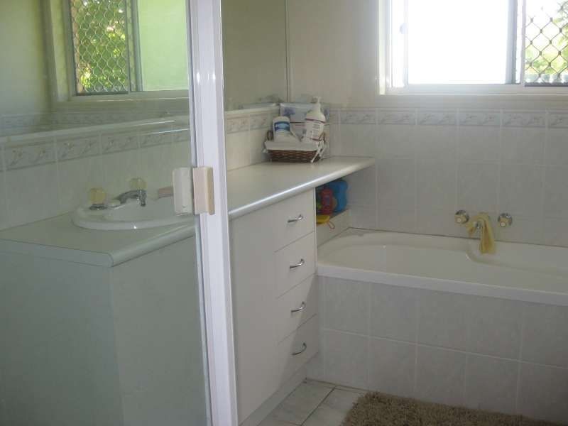 8 Macadam Court, Kallangur QLD 4503