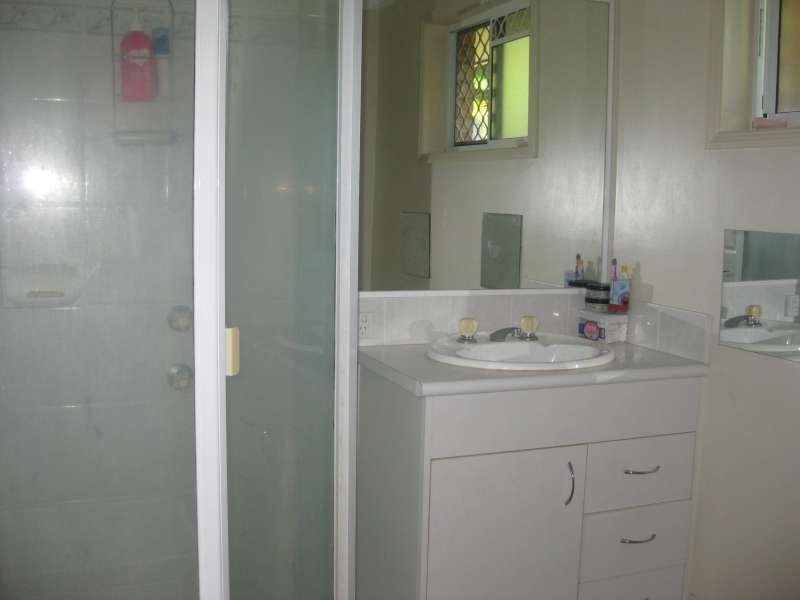 8 Macadam Court, Kallangur QLD 4503