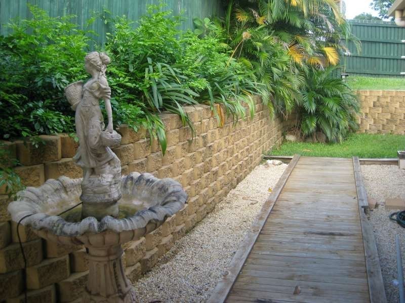 8 Macadam Court, Kallangur QLD 4503