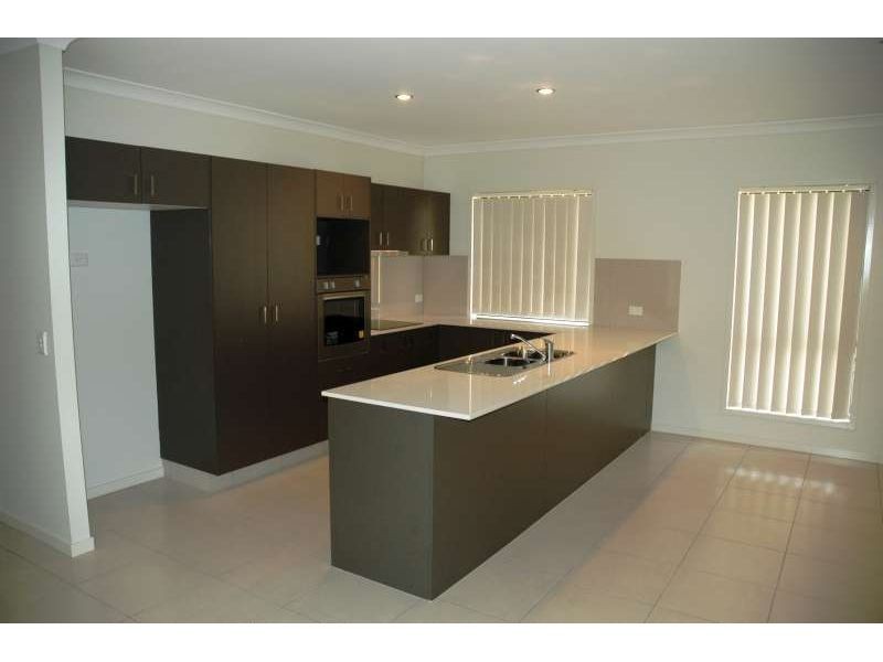 17 Fortescue Street, Pacific Pines QLD 4211