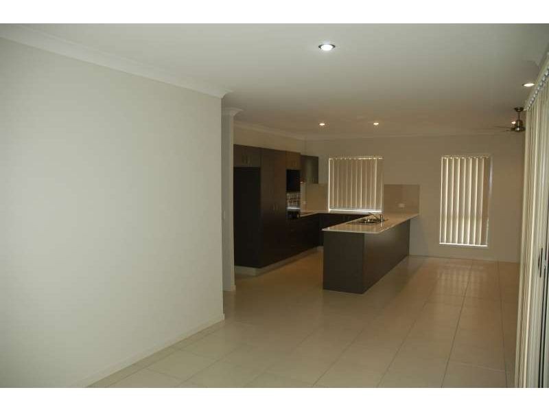 17 Fortescue Street, Pacific Pines QLD 4211