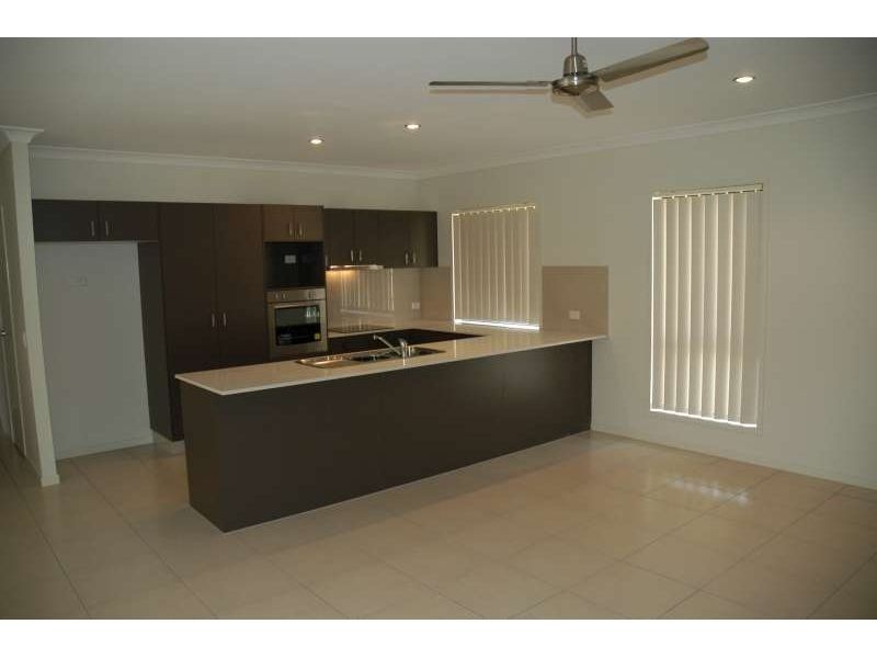 17 Fortescue Street, Pacific Pines QLD 4211