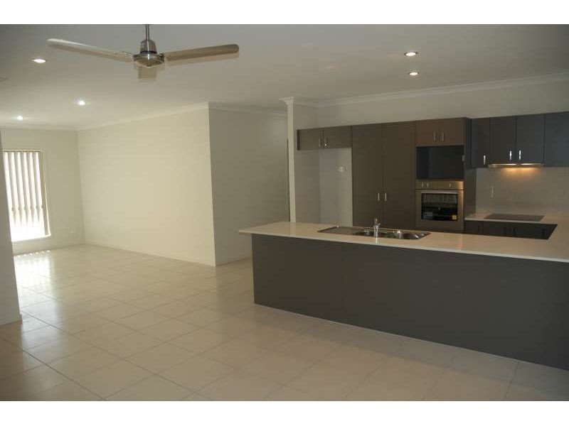 17 Fortescue Street, Pacific Pines QLD 4211