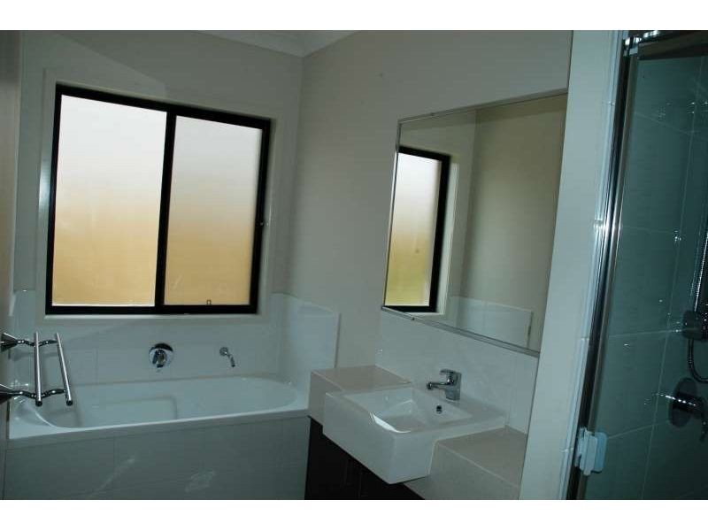 17 Fortescue Street, Pacific Pines QLD 4211