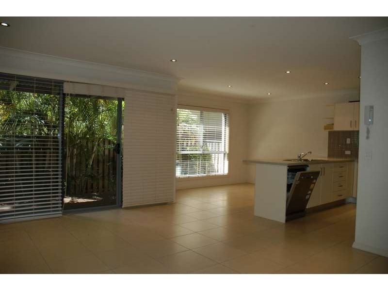 2/59 Muir Street, Labrador QLD 4215