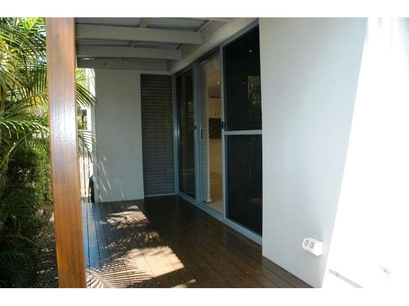 2/59 Muir Street, Labrador QLD 4215