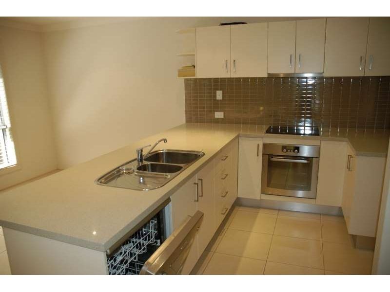 2/59 Muir Street, Labrador QLD 4215