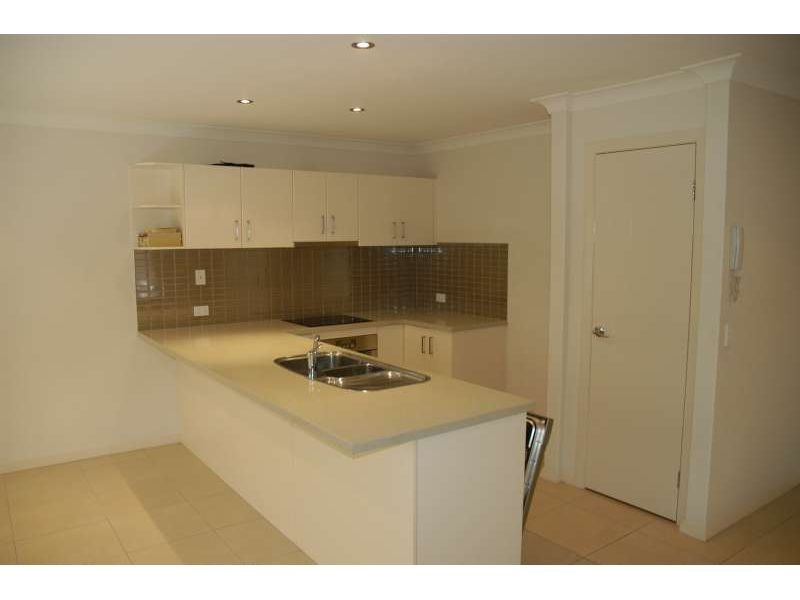 2/59 Muir Street, Labrador QLD 4215