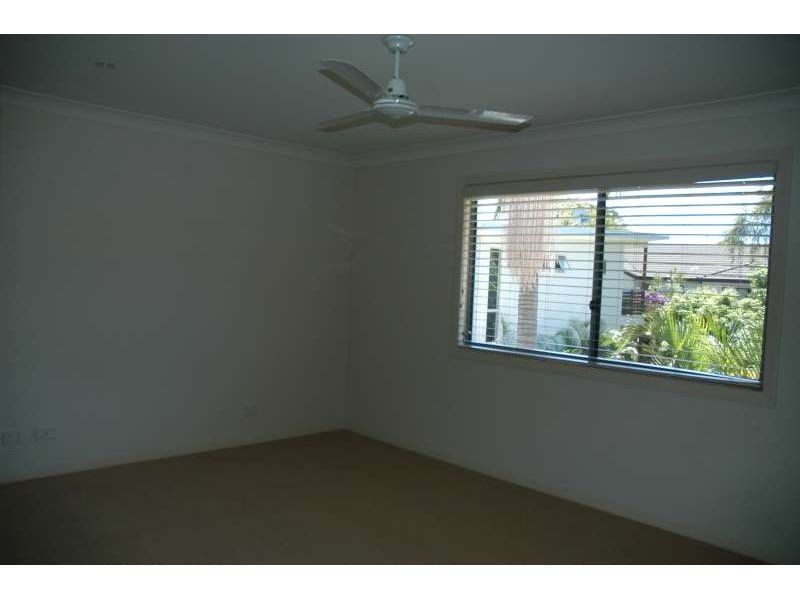 2/59 Muir Street, Labrador QLD 4215